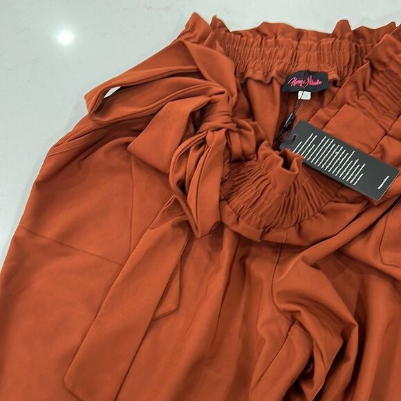 Hanna Nikole Women Size 18W Rust Color Plus Size Ruffled Waist Cropped Pants - Picture 6 of 6